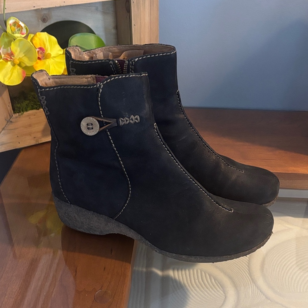 Timberland Black Ankle Boots with Button Detail